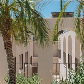 3 bedroom villa with heated pool in Noto, sleeps 6